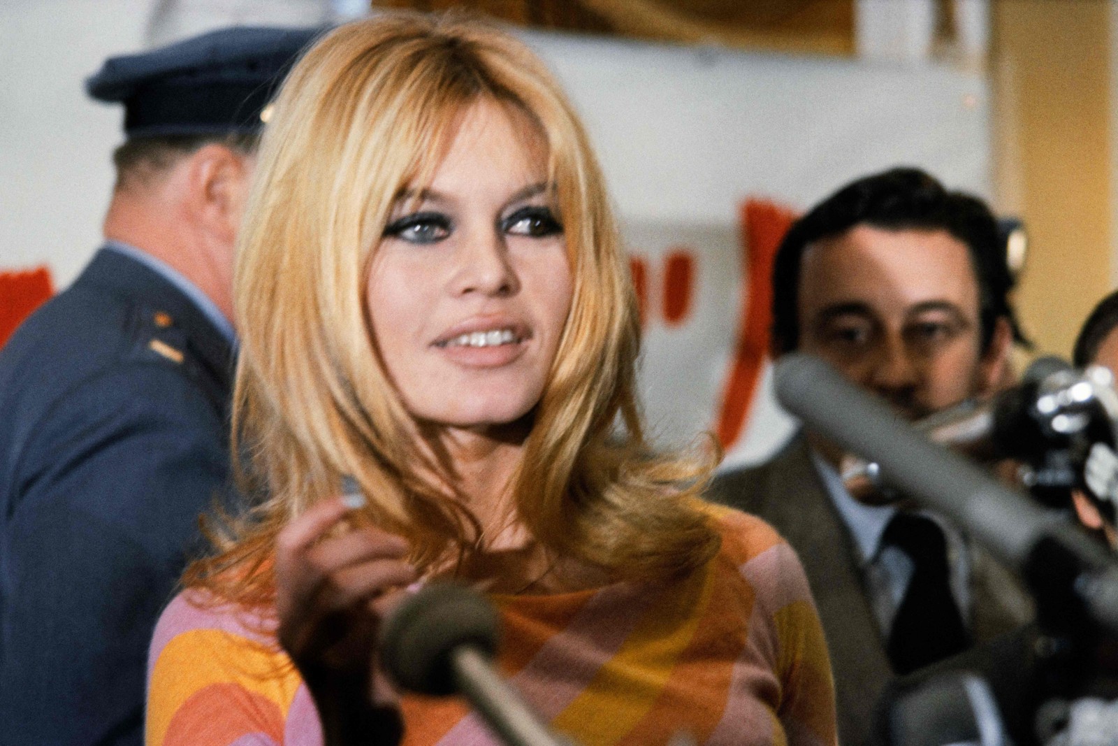 Brigitte Bardot in Hollywood, in 1965, for a press conference on the film 