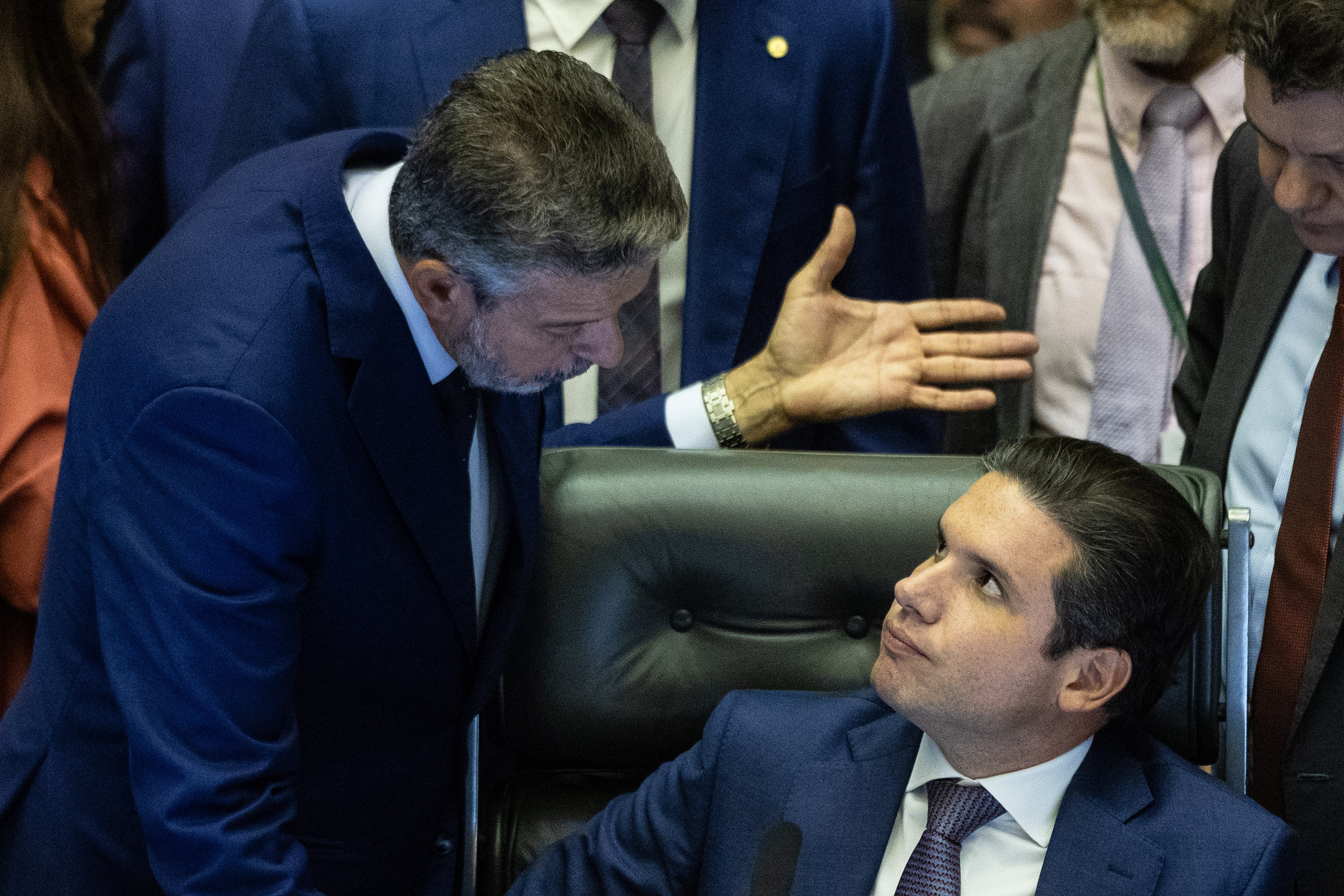 Câmara se esculhambou ao tentar livrar Zambelli de cassação