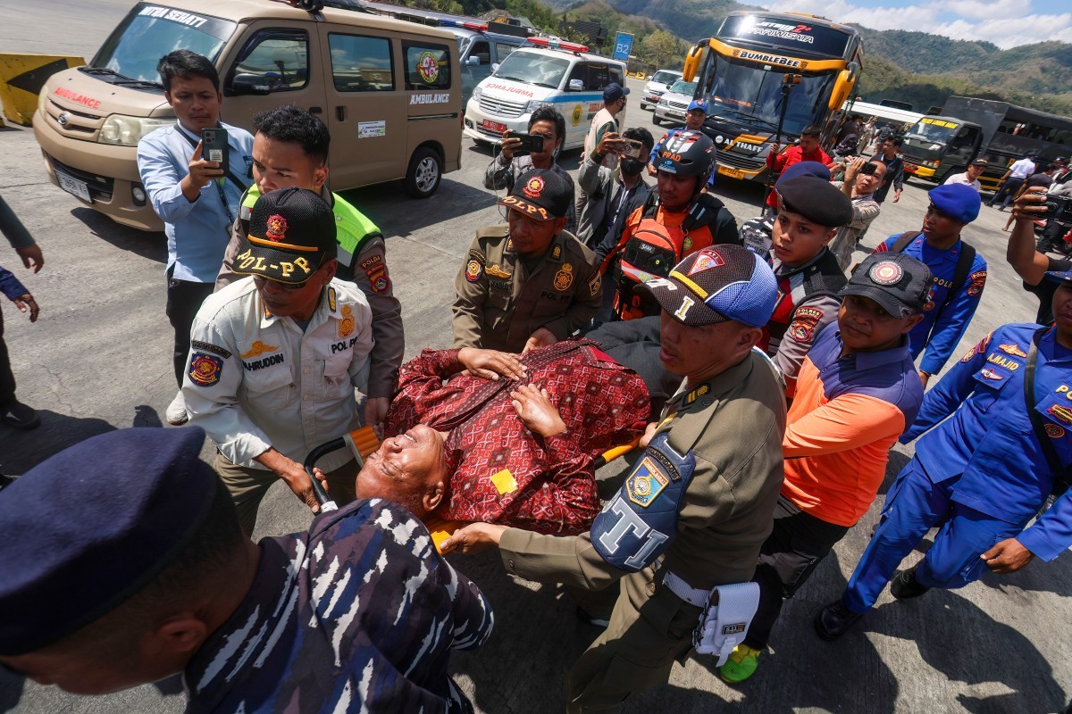 Incndio em balsa deixa uma pessoa morta perto de Bali na | Mundo | QTU - Notícias