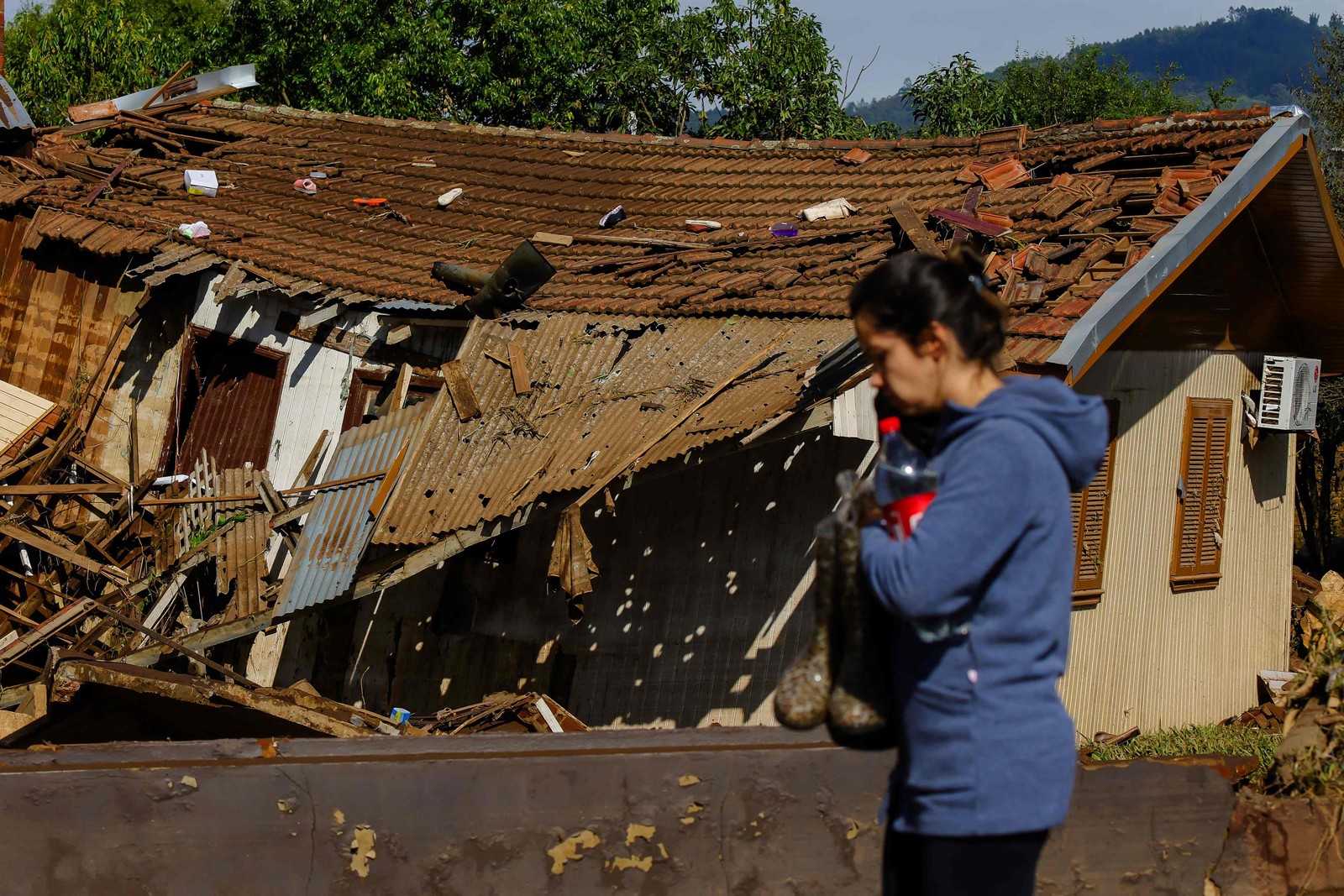 Uma casa danificada após um ciclone em Muçum, Rio Grande do Sul — Foto: SILVIO ÁVILA/AFP