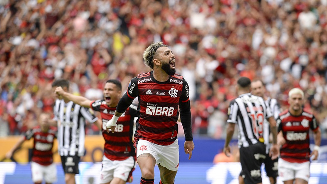 Flamengo libera Isla, e lateral irá para a Universidad Católica, do Chile