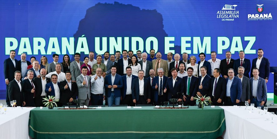 O governador do Paraná, Ratinho Junior (PSD), e o seu vice, Darci Piana, almoçaram com secretários e deputados estaduais na segunda-feira, no Palácio Iguaçu