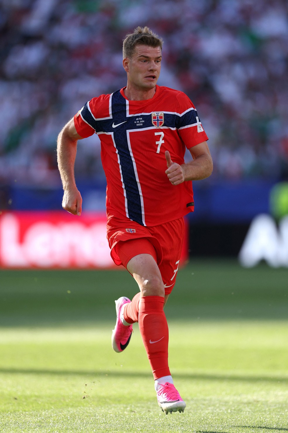 Alexander Sørloth durante Irã x Noruega — Foto: Getty Images via AFP