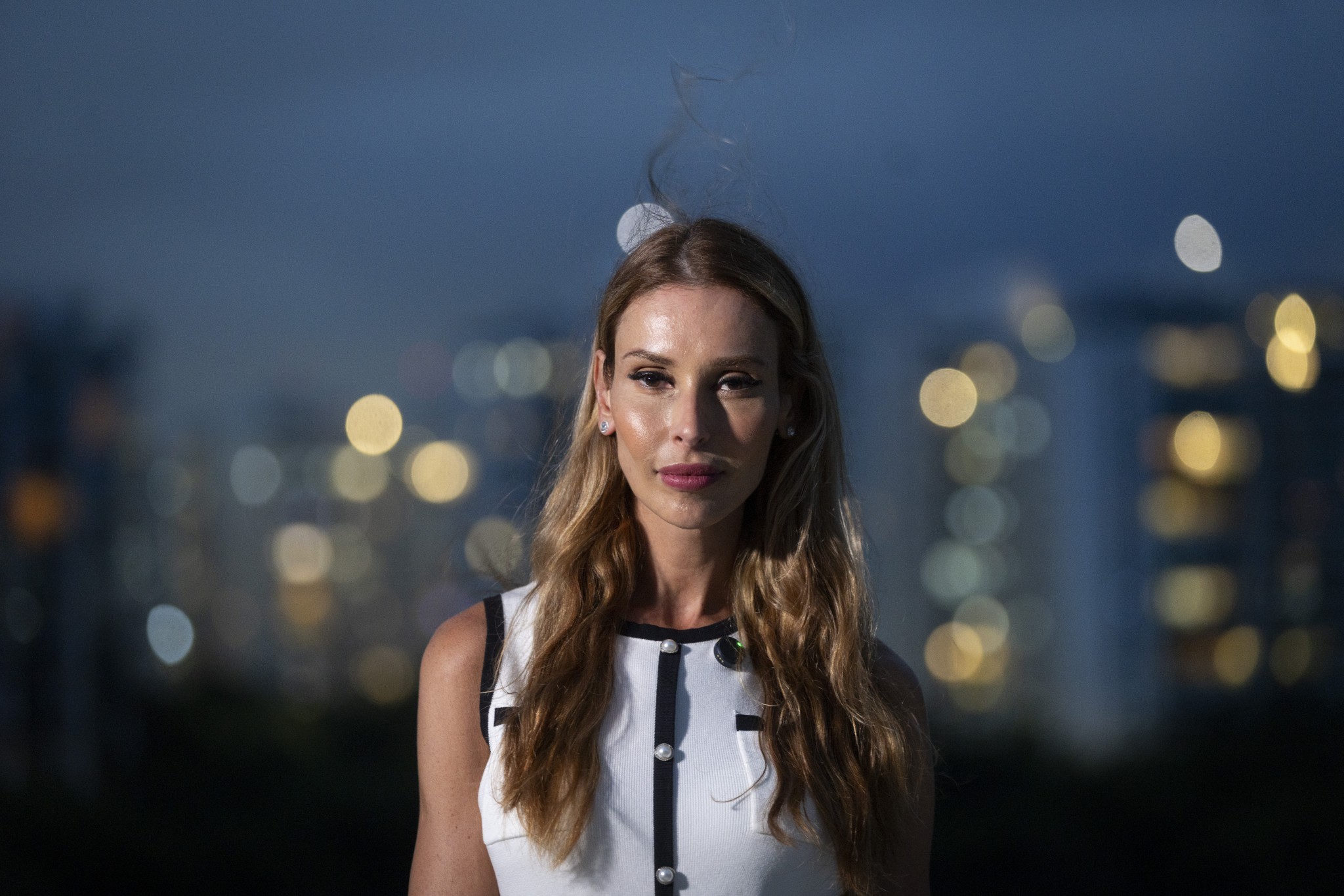 'Parecia que éramos carne no açougue': ex-modelo brasileira relata o que viu na prisão nos EUA e detalha sua deportação