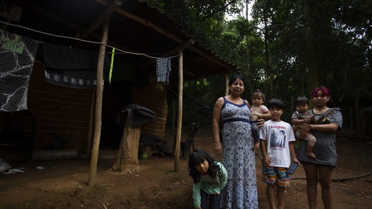 Conheça a história dos indígenas Guarani, etnia que vive em abandono e sob ameaça em quatro terras de São Paulo