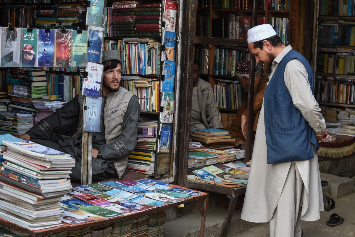 Governo talibã proíbe livros 'não islâmicos' em bibliotecas e livrarias do Afeganistão