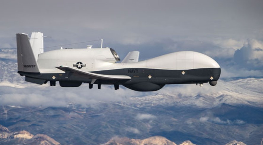 Drone militar americano de R$ 1 bilhão desaparece após emergência sobre Estreito de Ormuz; entenda