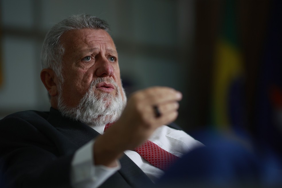 'Eu não entreguei meu aviso de férias. Posso até entregar' (sobre ficar no cargo) — Foto: Cristiano Mariz/Agência Globo
