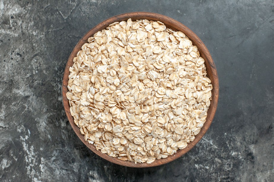 Como preparar aveia corretamente no caf&eacute; da manh&atilde; para ter todo o potencial  do alimento? A receita precisa, segundo especialistas