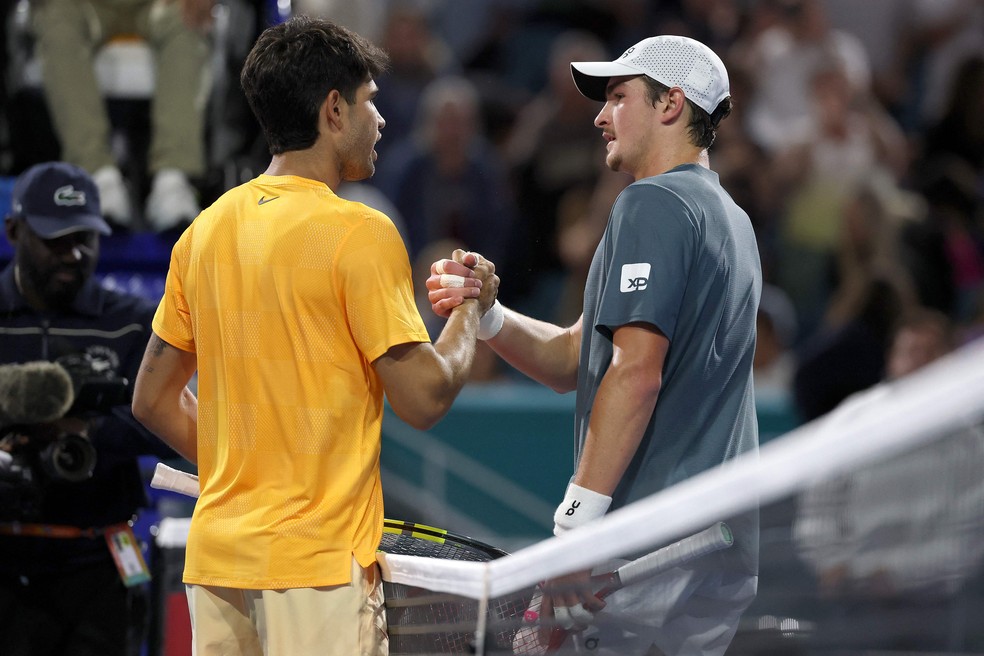 João Fonseca enfrentou o Top 3 do mundo em três torneios seguidos; duelo contra os melhores tenistas do planeta teve boas parciais do brasileiro — Foto: MATTHEW STOCKMAN/GETTY IMAGES/AFP