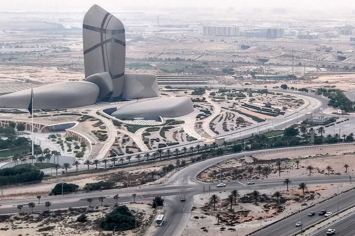 Arábia Saudita acusa Irã de incentivar escalada com houthis, que matam 4 em ataque a palácio presidencial no Iêmen