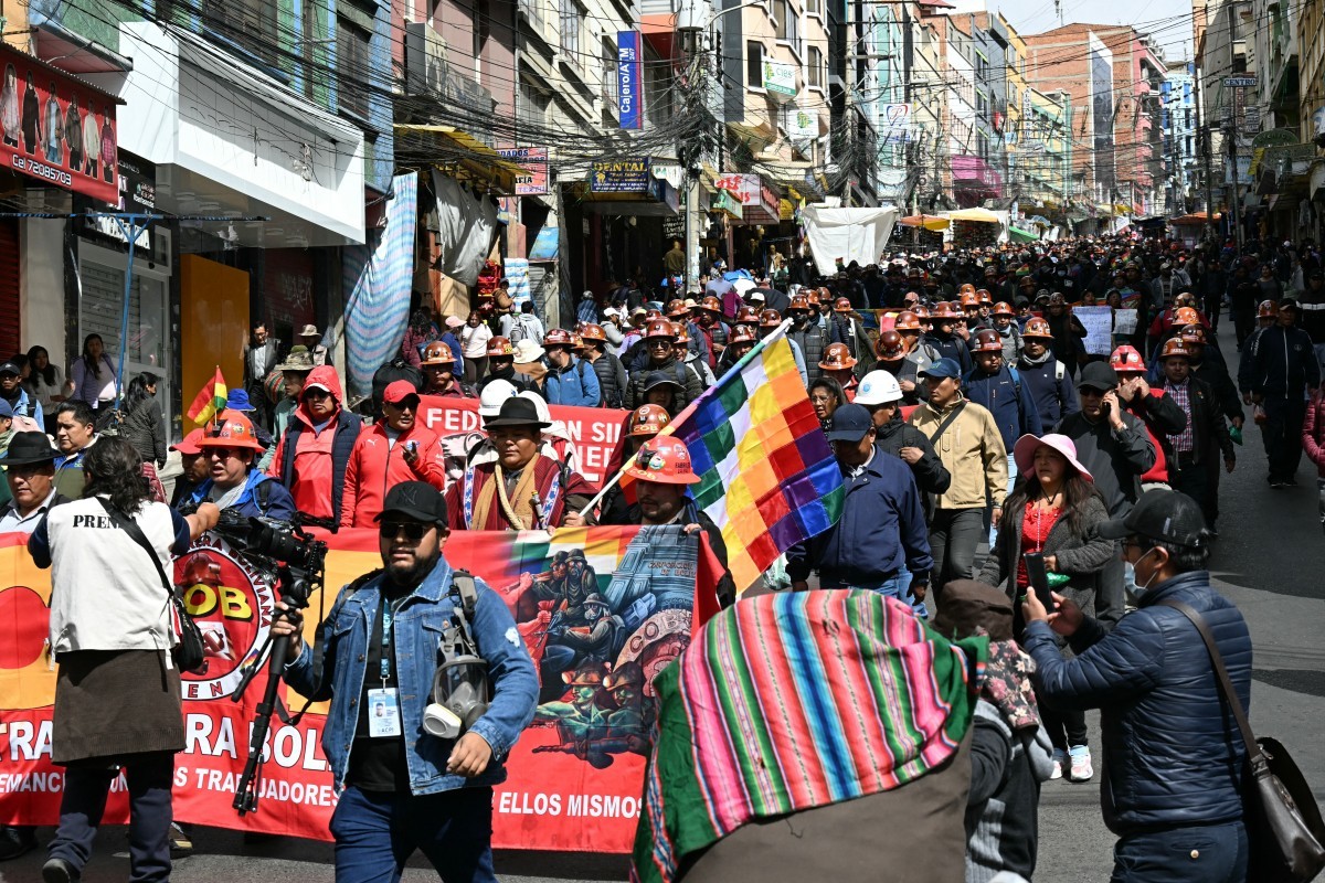 Milhares de trabalhadores tomam La Paz em protesto contra o governo da Bolívia