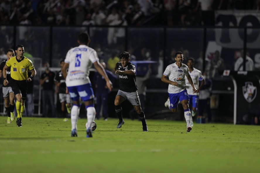 Jogadores do CSA de Maceió, em partida contra o Vasco; clube alagoano foi beneficiado pro emendas