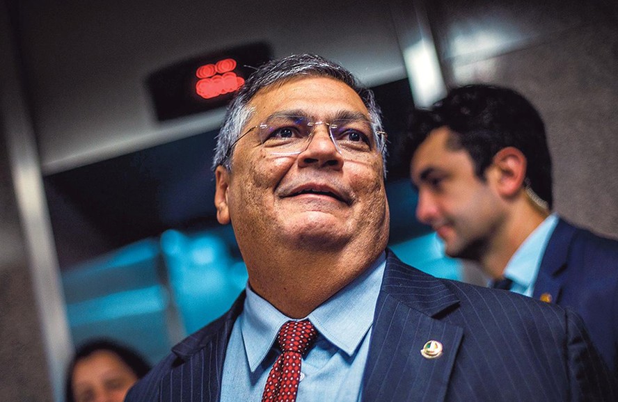 Dino em visita a senadores em busca de apoio, na semana passada: sabatina na CCJ será no dia 13
