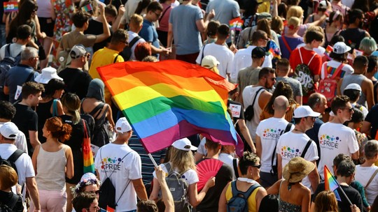 Mais de 15,5 milhões de brasileiros se identificam como LGBTQIAPN+, diz pesquisa Datafolha