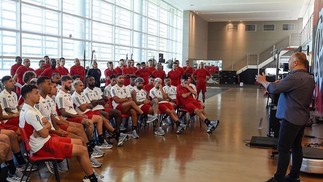 Flamengo se reapresenta para temporada de 2024 — Foto: Marcelo Cortes/CRF