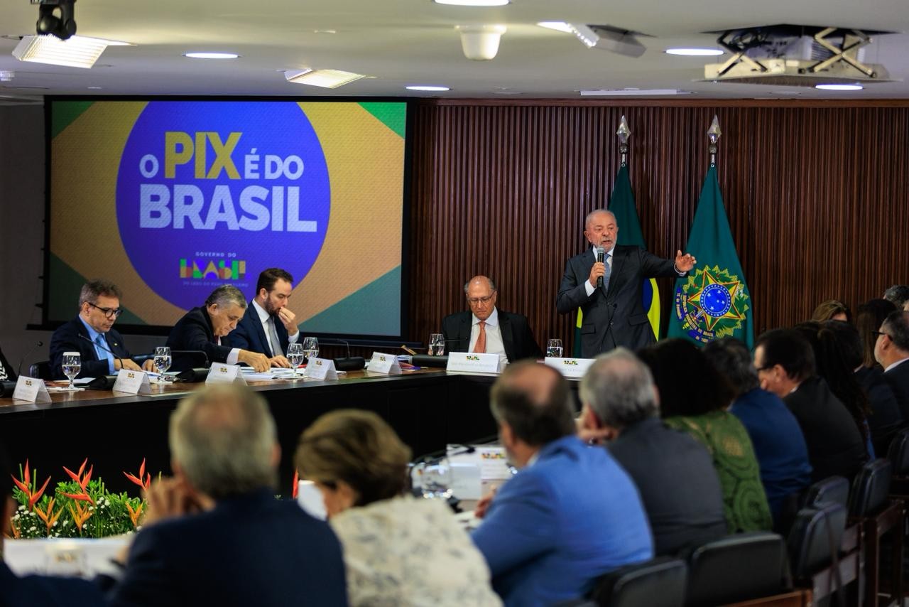Lula foca crítica sobre tarifaço em Rubio e defende diálogo com Trump em estratégia para reduzir desgastes