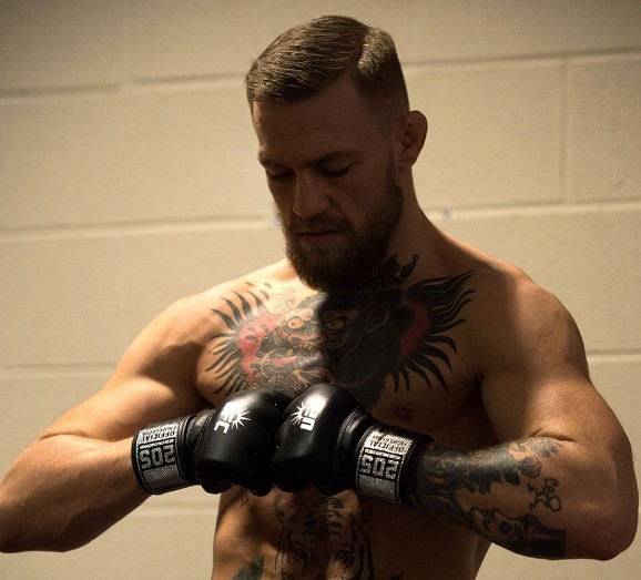 Paramédica relata a tribunal como estava mulher que acusou Conor McGregor de estupro: 'Nunca vi alguém tão machucado'