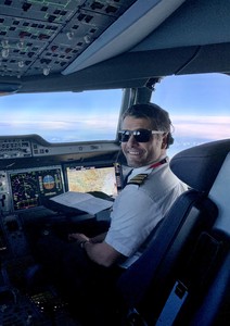105053580-16-11-2023-piloto-lucas-telles-de-36-anos-esta-tentando-tirar-o-visto-de-trabalho-para-ir 'Estamos simplesmente destinados a ser'