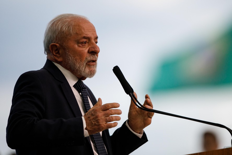 Lula se emociona ao lançar programa para urbanizar favelas
