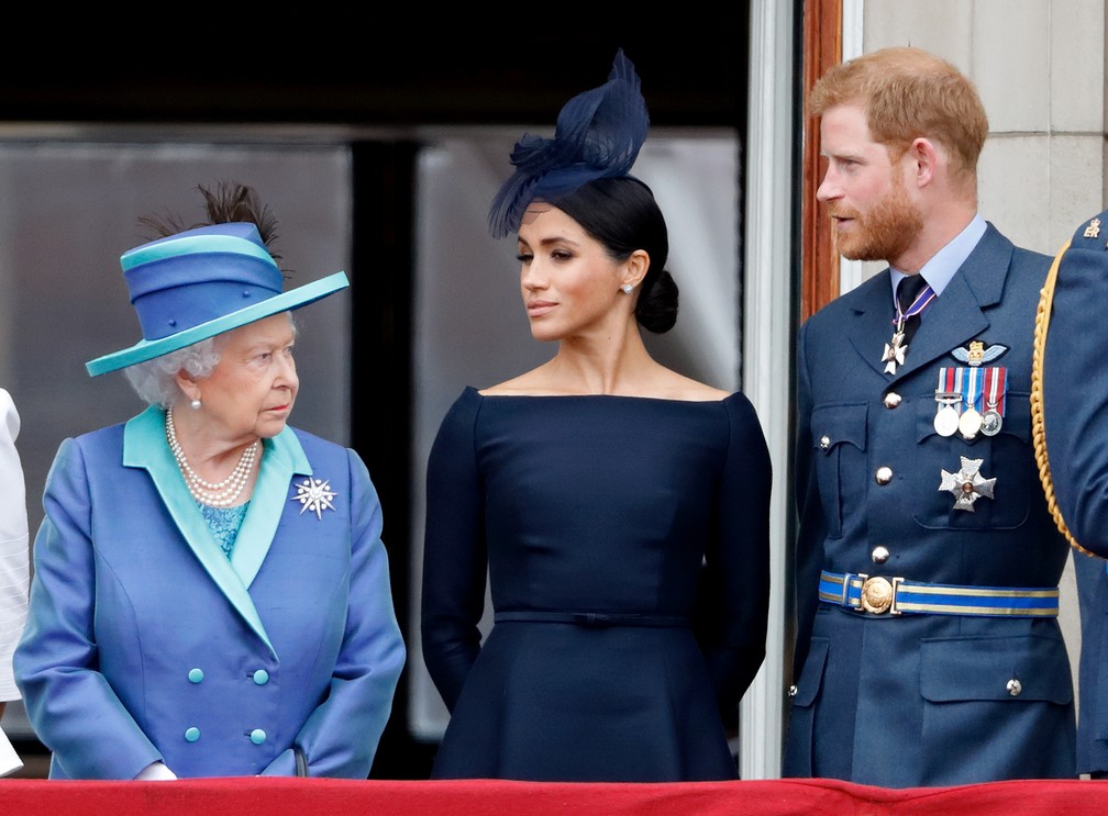 A Rainha Elizabeth, Meghan Markle e o príncipe Harry em 2018 — Foto: Max Mumby/Indigo/Getty Images