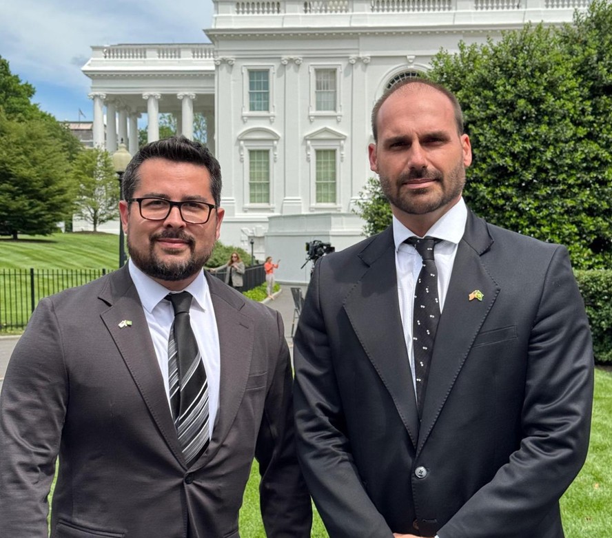 Eduardo Bolsonaro pedindo a Trump não cair na provocação de Lula