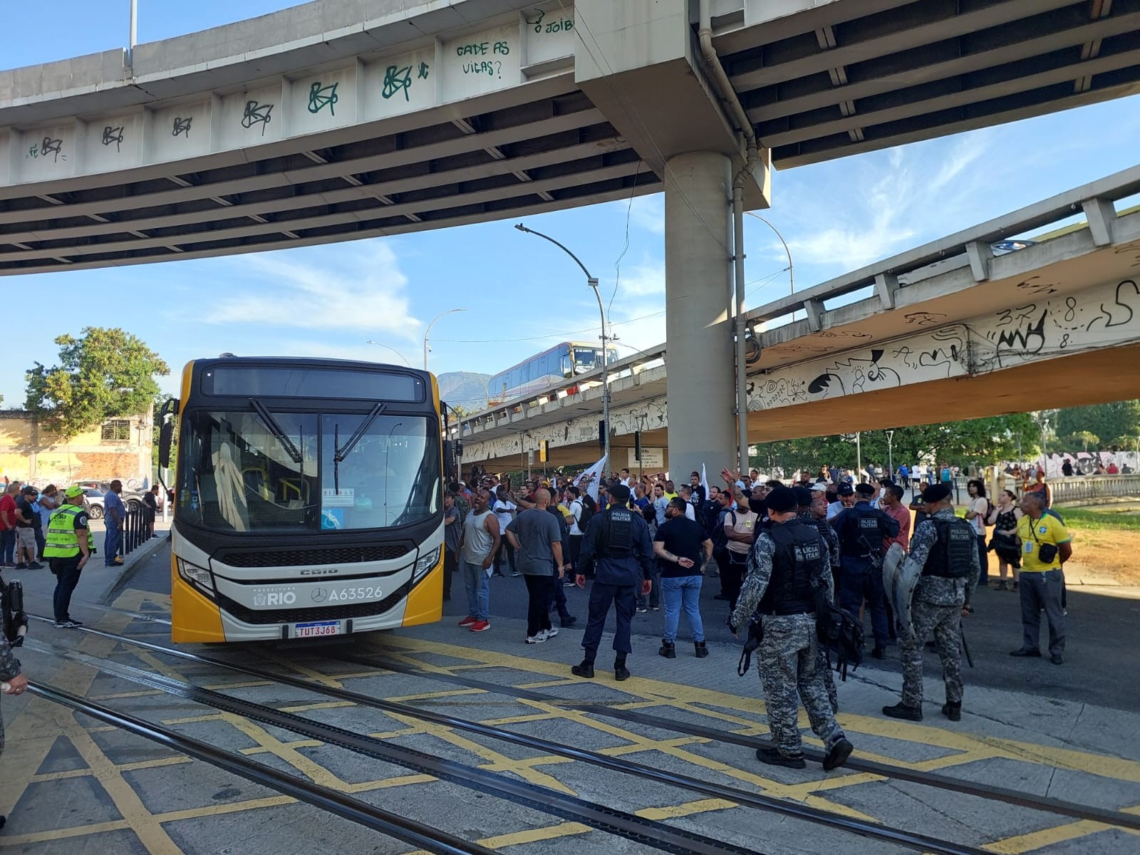 TST determina circulação de 80% da frota de ônibus no Rio durante greve