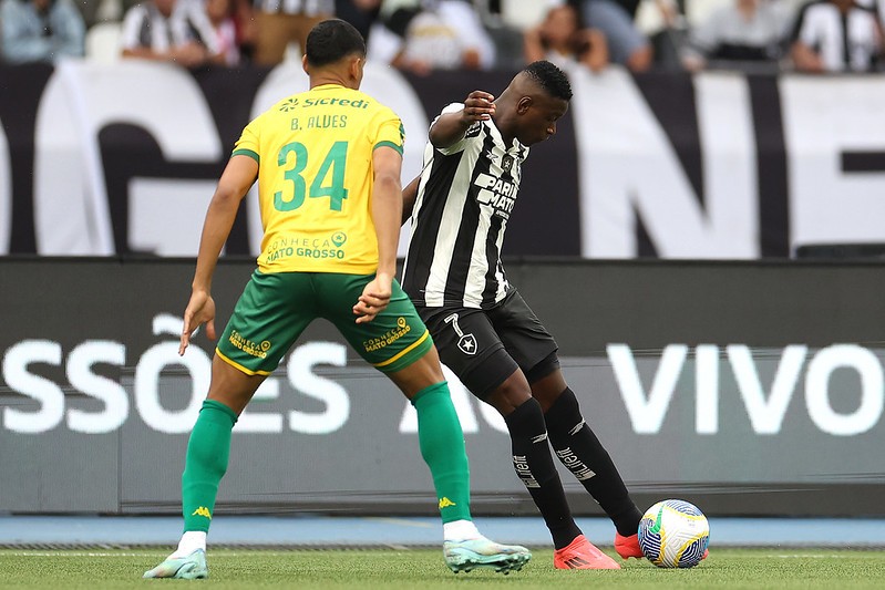 Botafogo tropeça em casa contra o vice-lanterna e vê Palmeiras encostar