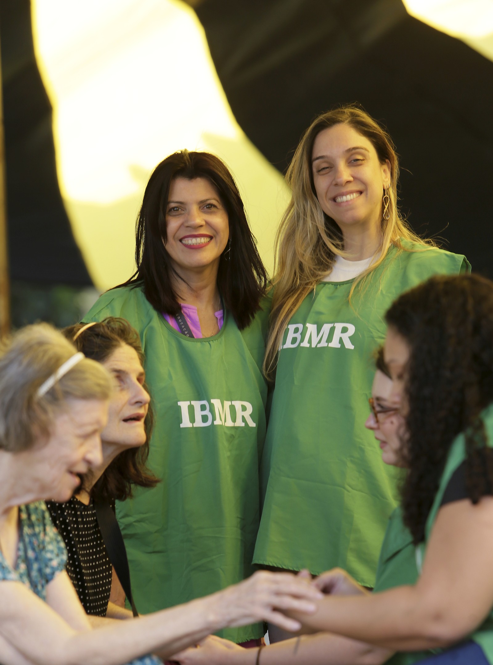 project coordinator "generations united"Cristiane Bastos (left) and Vivian de Melo Sousa — Photo: Marcelo Thebald / Agência O Globo