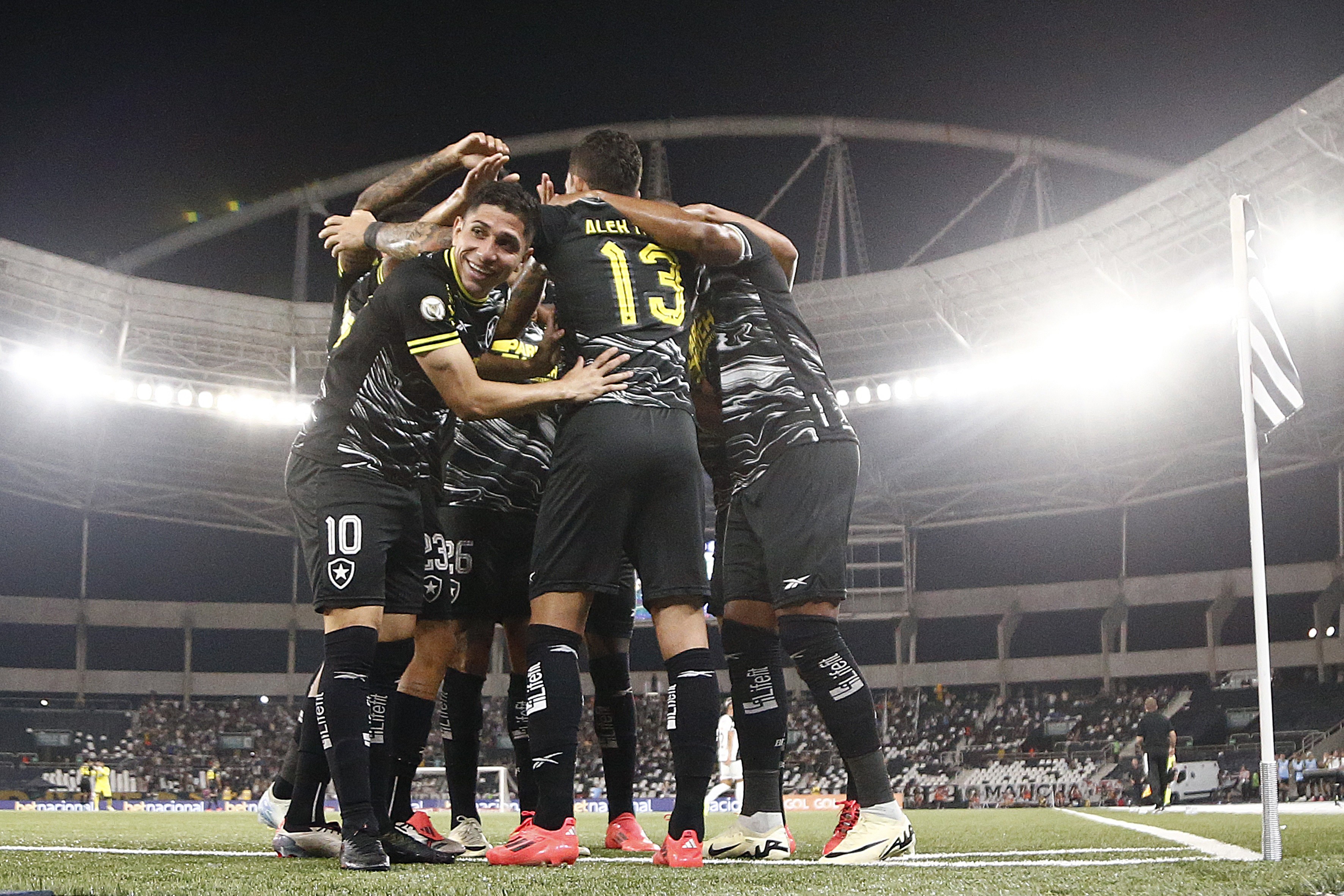 A seis rodadas do fim, Botafogo abre maior vantagem para o vice-líder em todo o Brasileirão 2024