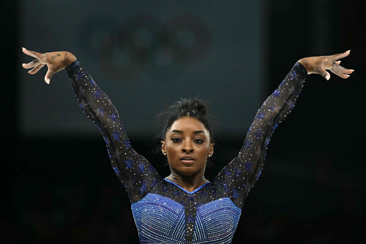 Simone Biles desativa perfil do X após briga com atleta sobre comentários transfóbicos