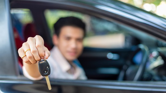 Mais de R$ 140 mil para não dirigir? País europeu vai pagar jovens que abrirem mão de carteira de motorista por cinco anos; entenda Mais de R$ 140 mil para não dirigir? País europeu vai pagar jovens que abrirem mão de carteira de motorista por cinco anos; entenda