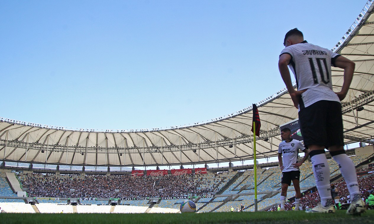 Jogada ensaiada de gol do Botafogo contra o Flamengo já rendeu título e ponto em Champions para Artur Jorge