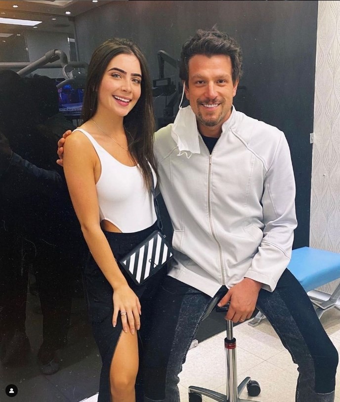 Jade Picon e o dentista Rafael Puglisi — Foto: Reprodução/Instagram