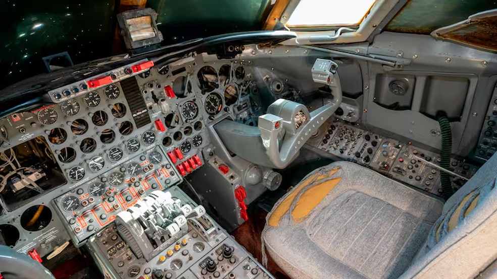 Painel de controle do jato Lockheed 1329, JetStar, modelo de 1962 comprado por Elvis Presley — Foto: Divulgação / Mecum Auctions