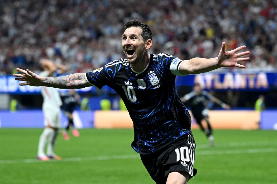 Messi celebra vitória sobre a Inglaterra na Copa do Mundo: 'Queríamos dar  alegria para o nosso povo'