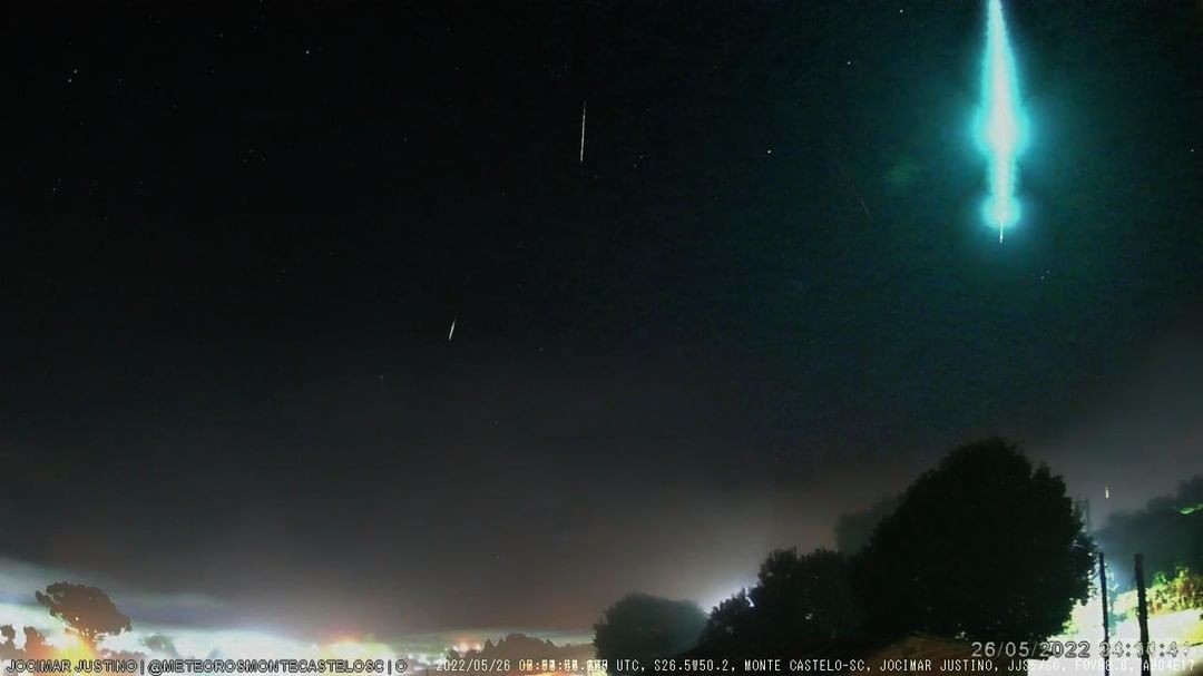 Imagem divulgada pela Estação de monitoramento de meteoros de Monte Castelo mostra chuva de meteoros em Santa Catarina — Foto: Jocimar Justino Souza / Reprodução