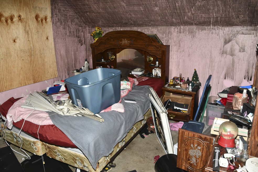 Com 32 anos e 31 quilos: homem mantido em cativeiro por pai e madrasta durante 20 anos 'se educou sozinho' e era proibido de tomar banho — Foto: The New York Times