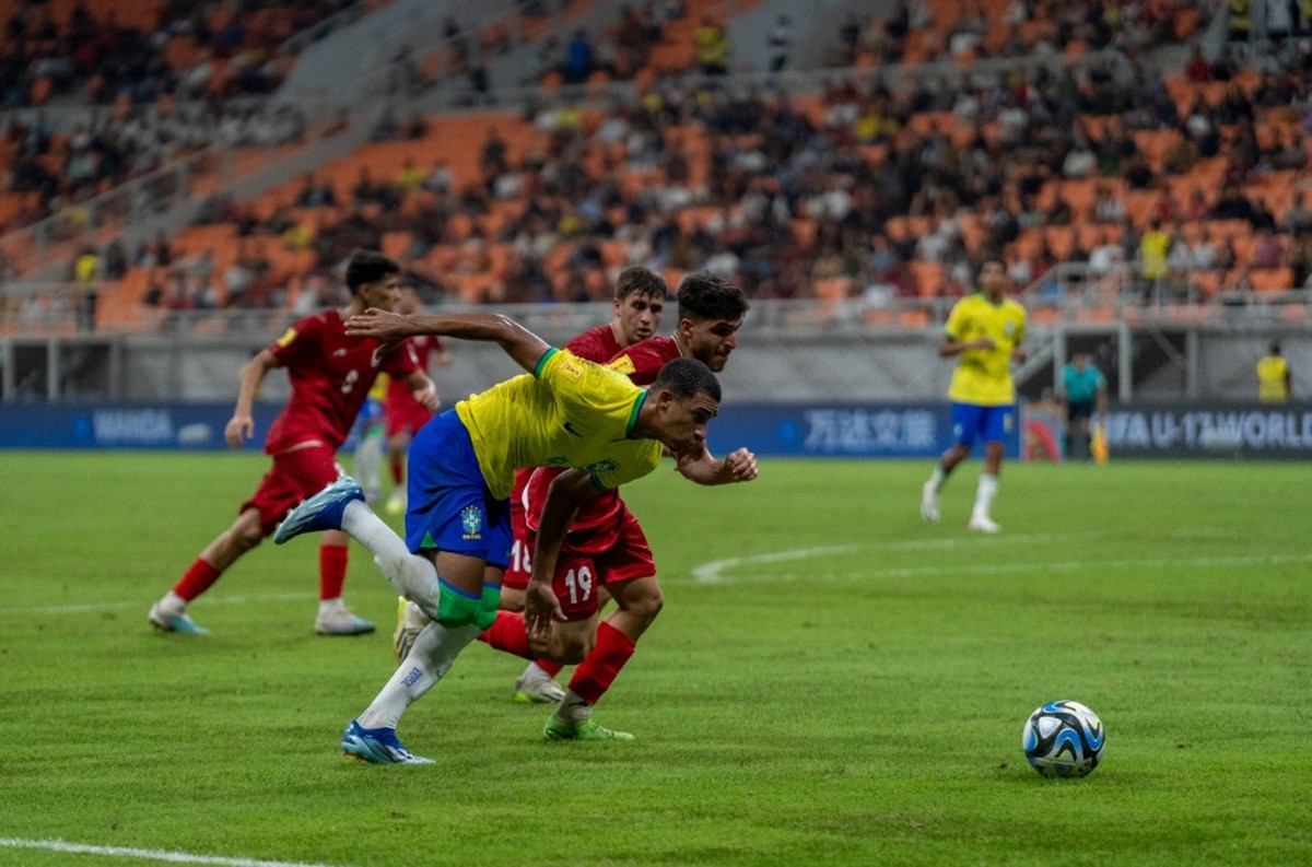 Brasil abre 2 a 0, mas perde de virada para o Irã na estreia do Mundial ...