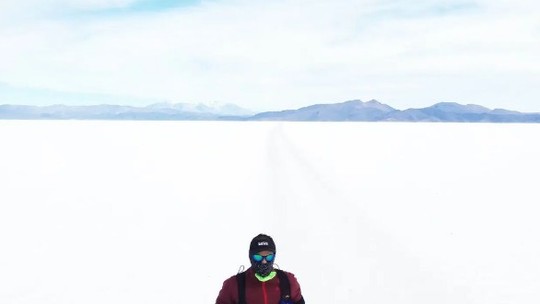 Brasileiro bate recorde ao atravessar o Salar Uyuni, maior deserto de sal do mundo, na Bolívia
