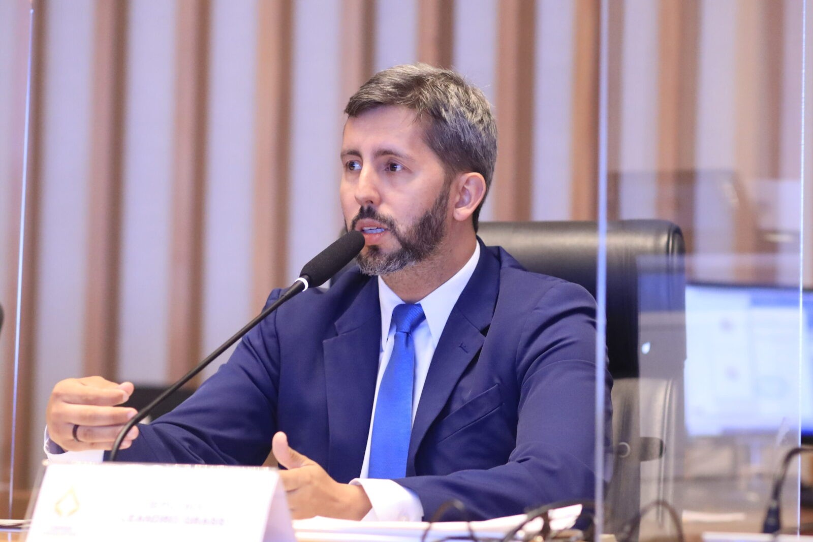 Leandro Grass defende BRB público, mas solução para rombo pode pressionar caixa do DF e dificultar implantação de projetos do PT