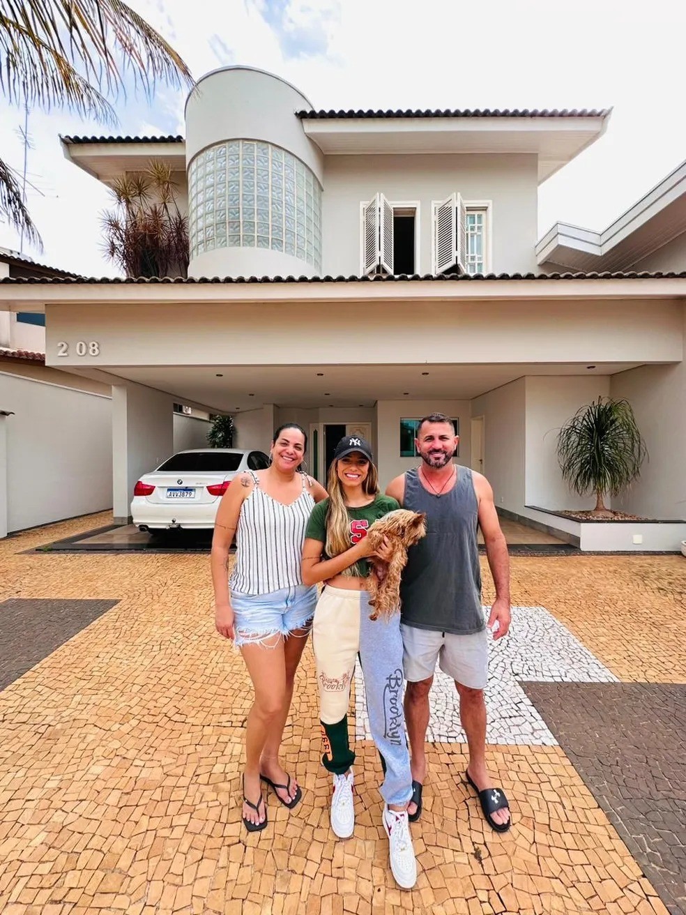 Key Alves alugou uma casa em Bauru, no interior de São Paulo, para a família. Ela está morando lá com os pais e a irmã gêmea, Keyt — Foto: Reprodução/Instagram