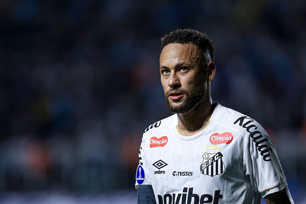 Médico do Santos diz que clube entregará Neymar apto para seleção