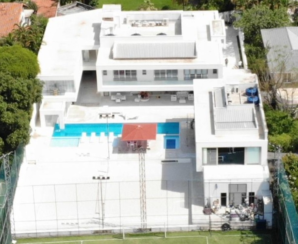 Vista aérea de casa de Romário em condomínio na Barra da Tijuca — Foto: Reprodução