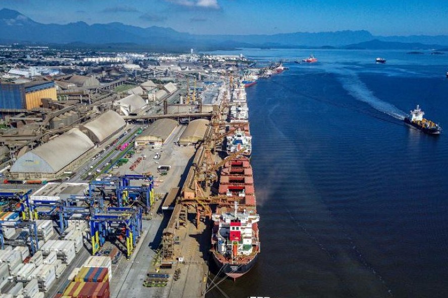 Canal do Porto de Paranaguá será operado por consórcio internacional, mas cidade ainda espera por retorno social e ambiental