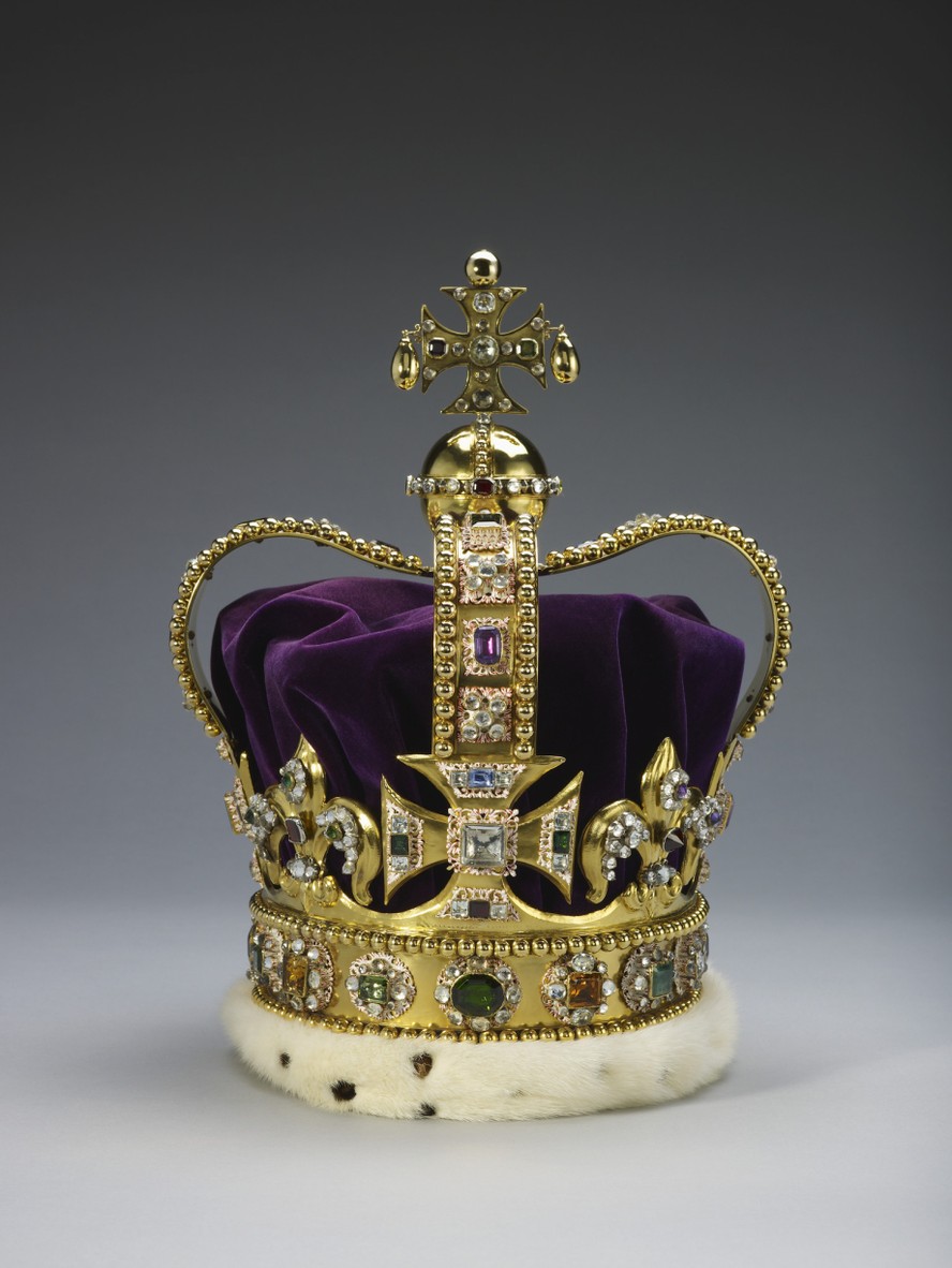 A coroa de Saint Edward é usada somente em cerimônias de coroação