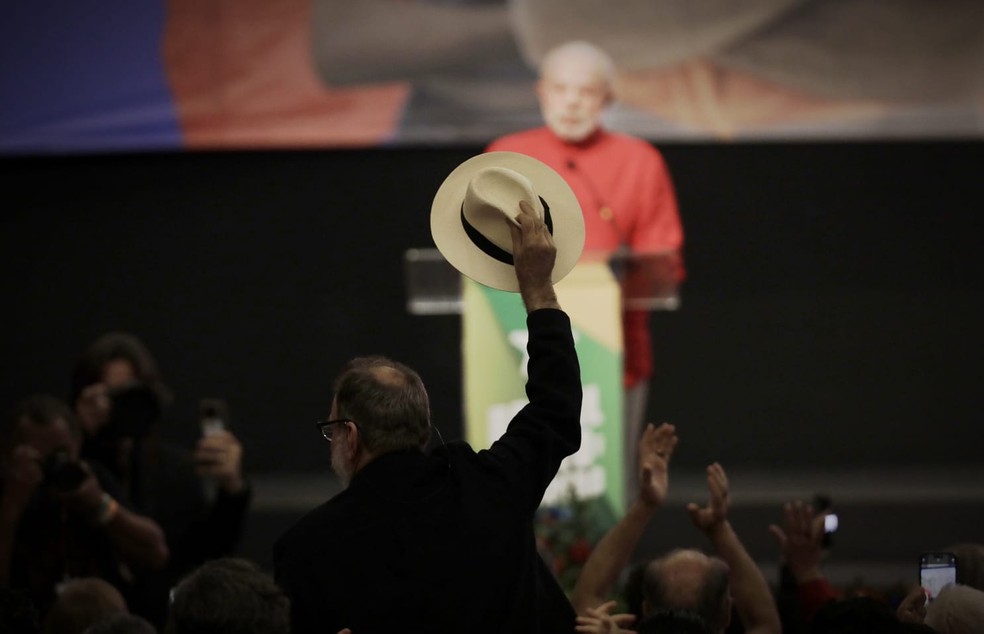 Delúbio Soares referencia Lula em evento do PT — Foto: Cristiano Mariz/Agência O Globo
