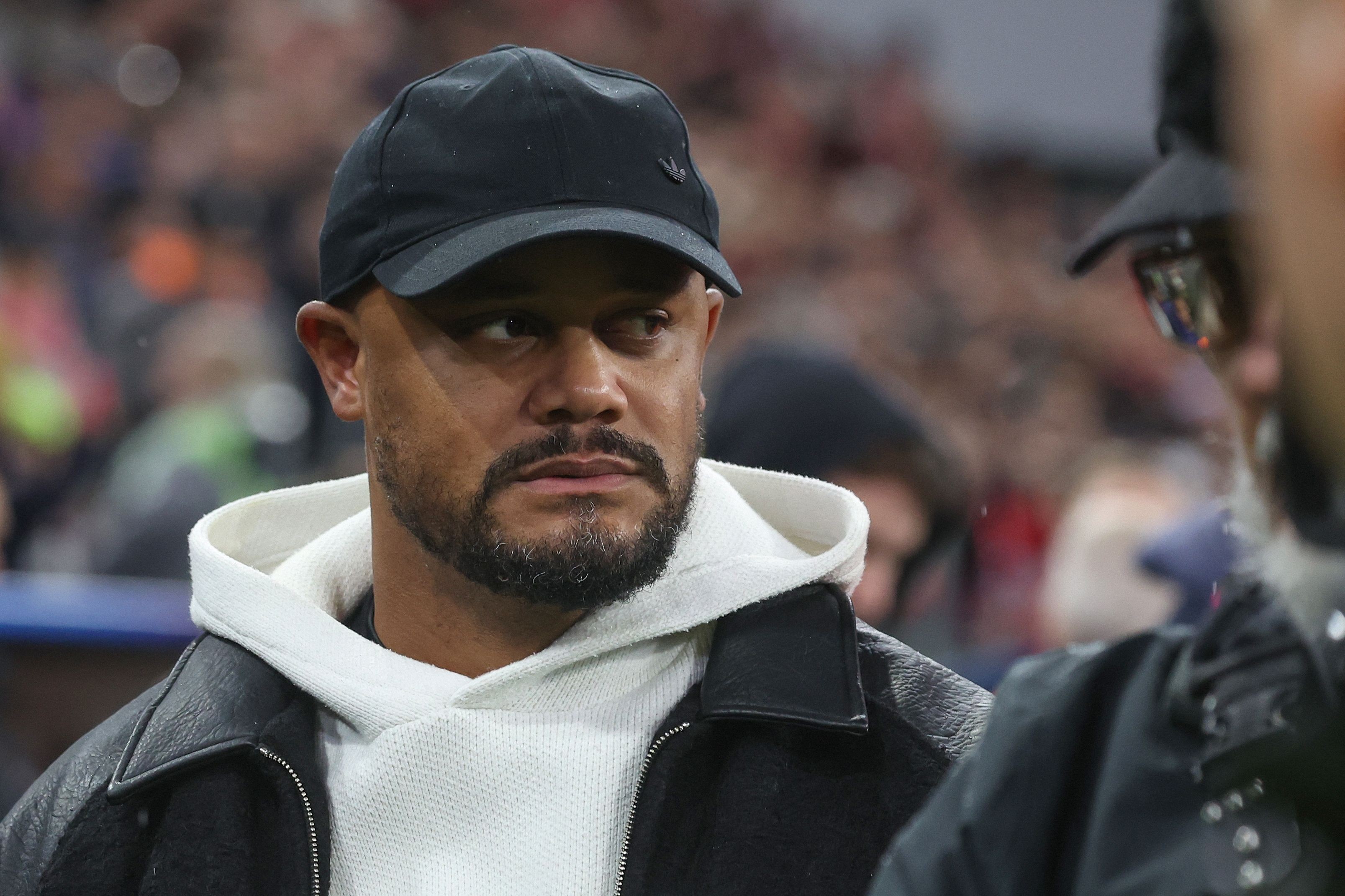 Técnico do Bayern, Kompany é levado de ambulância a hospital em Munique após passar mal em treino