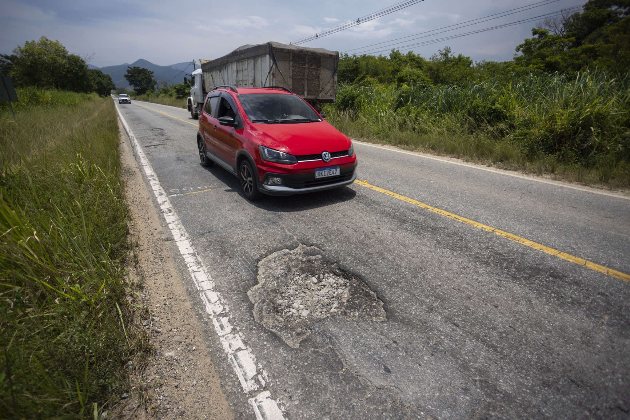 Para melhorar estradas brasileiras, saída é concedê-las ao setor privado