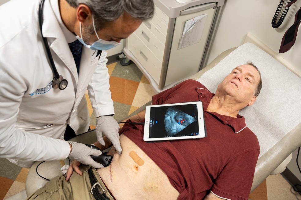 Tim Andrews, americano que recebeu rim de porco em 2025 &mdash; Foto: Billy Hickey/NYT